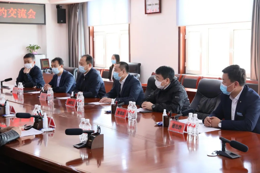 张瑾忠重点介绍了黑河市自贸区建设,旅游发展大会建设和重点项目建设